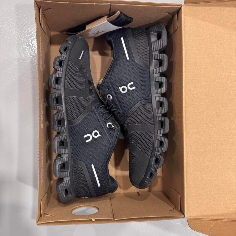 Women's on clouds size 8